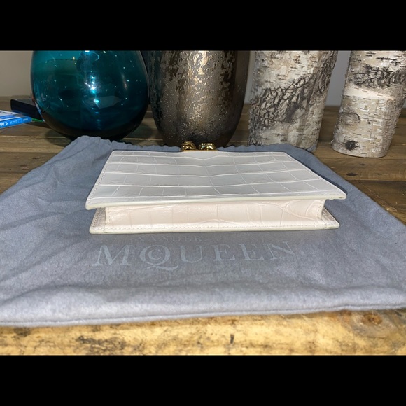 Alexander McQueen Two Finger Ring Clutch - Picture 5 of 8